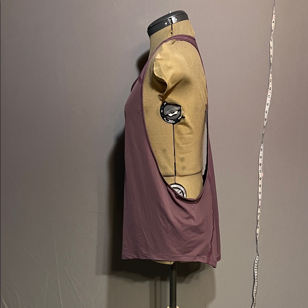 Nike Women's Plum Tank Top - Picture 8 of 10